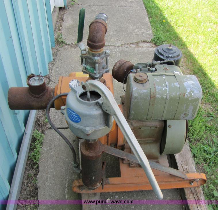image for item 8722 Pump with Wisconsin heavy duty engine