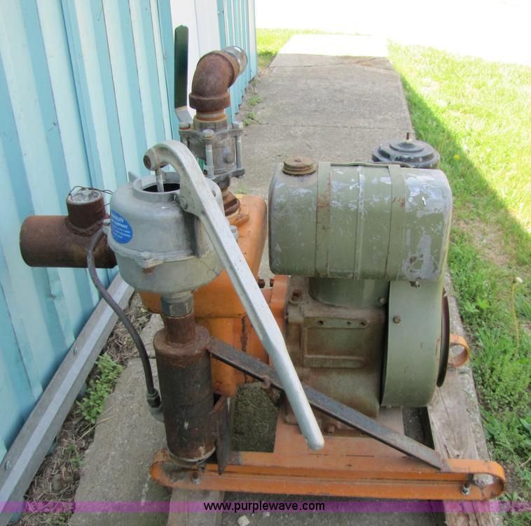 image for item 8722 Pump with Wisconsin heavy duty engine