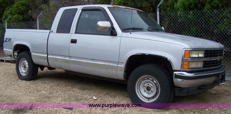 image for item 9293 1992 Chevrolet Z-71 K1500 extended cab pickup truck