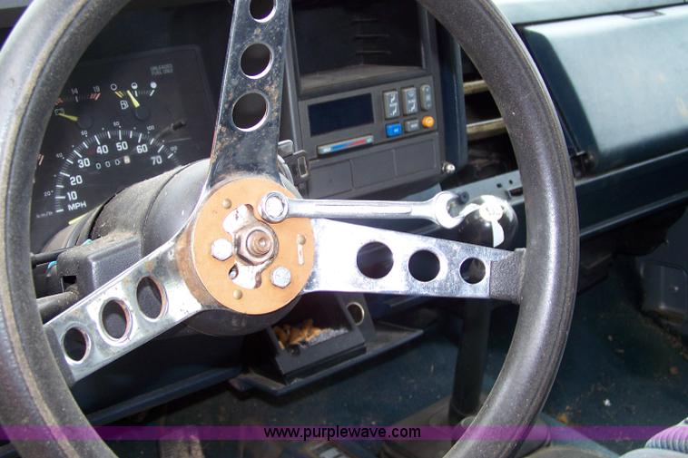 image for item 9293 1992 Chevrolet Z-71 K1500 extended cab pickup truck