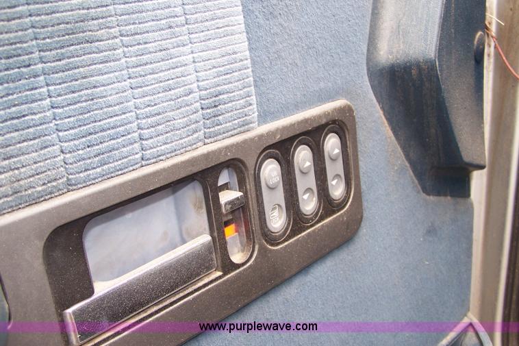 image for item 9293 1992 Chevrolet Z-71 K1500 extended cab pickup truck