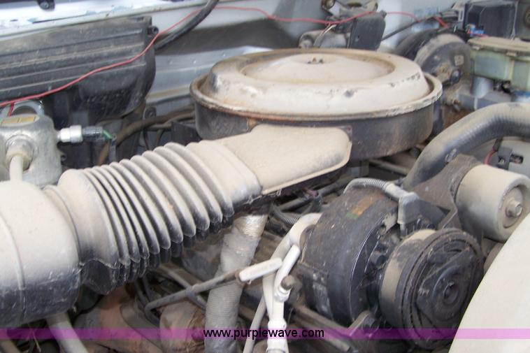 image for item 9293 1992 Chevrolet Z-71 K1500 extended cab pickup truck