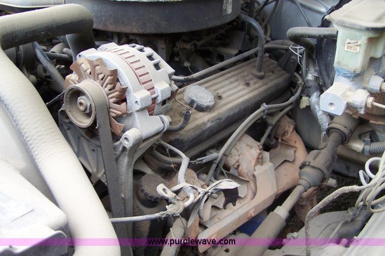 image for item 9293 1992 Chevrolet Z-71 K1500 extended cab pickup truck