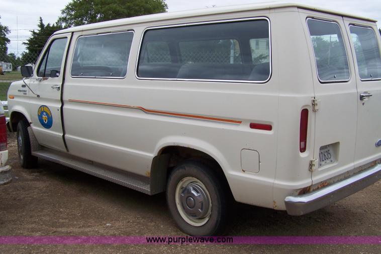 image for item 9294 1986 Ford E250 Club Wagon mini van