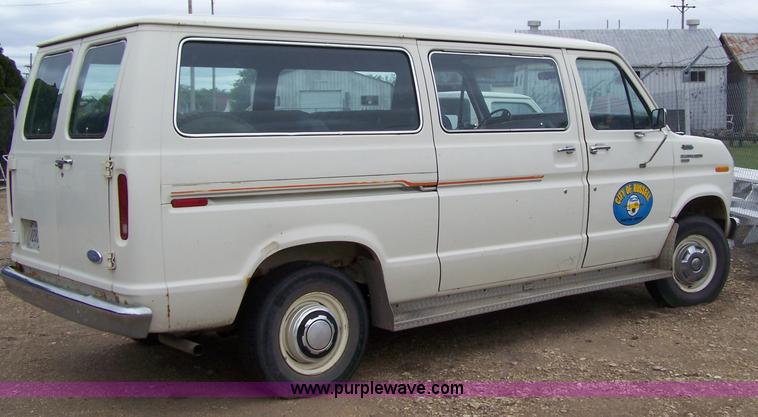 image for item 9294 1986 Ford E250 Club Wagon mini van