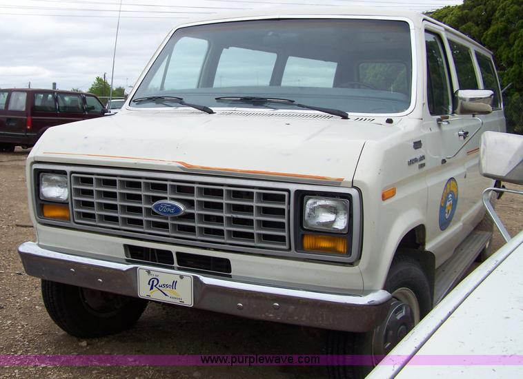 image for item 9294 1986 Ford E250 Club Wagon mini van