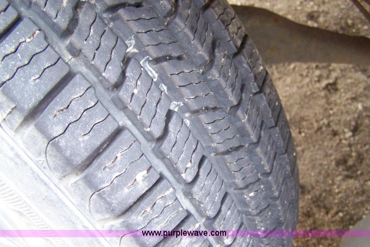 image for item 9294 1986 Ford E250 Club Wagon mini van