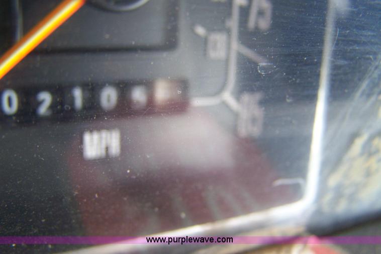 image for item 9294 1986 Ford E250 Club Wagon mini van