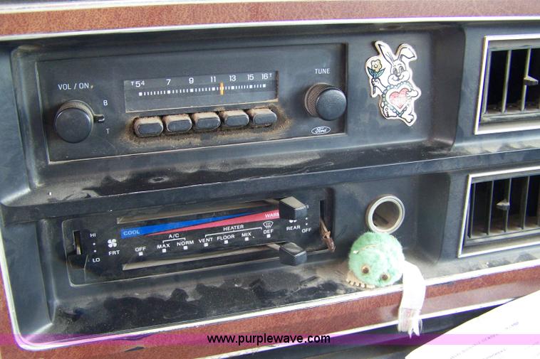 image for item 9294 1986 Ford E250 Club Wagon mini van