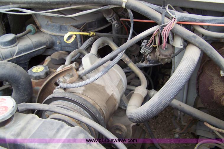 image for item 9294 1986 Ford E250 Club Wagon mini van