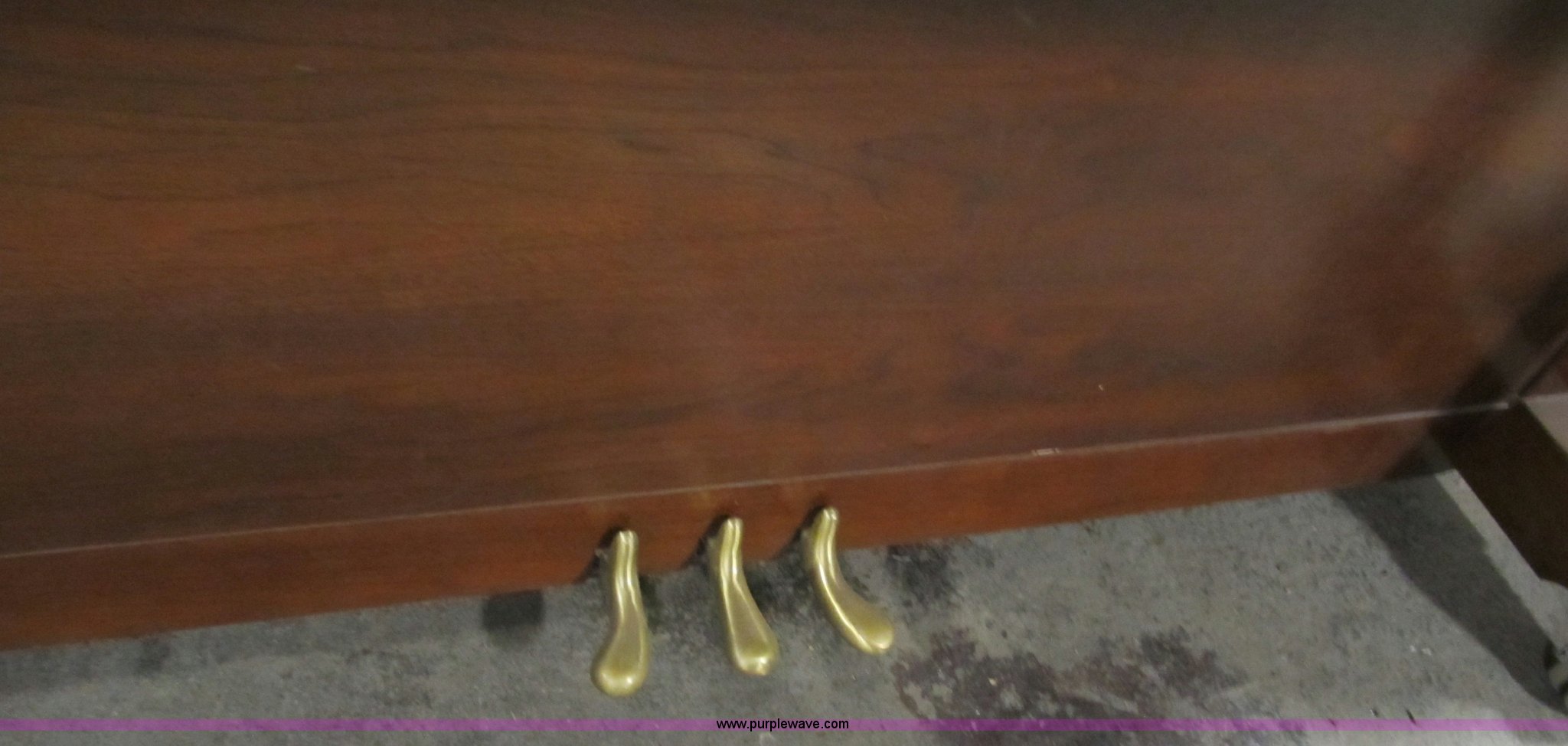 Yamaha piano on casters in Des Moines, IA Item 4127 sold Purple Wave