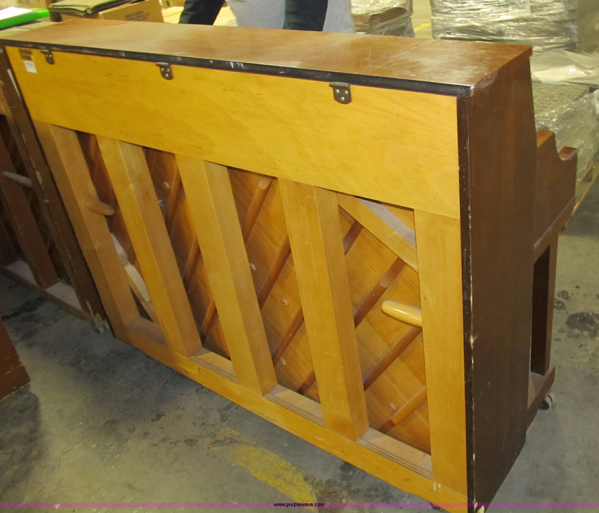 Yamaha piano on casters in Des Moines, IA Item 4127 sold Purple Wave