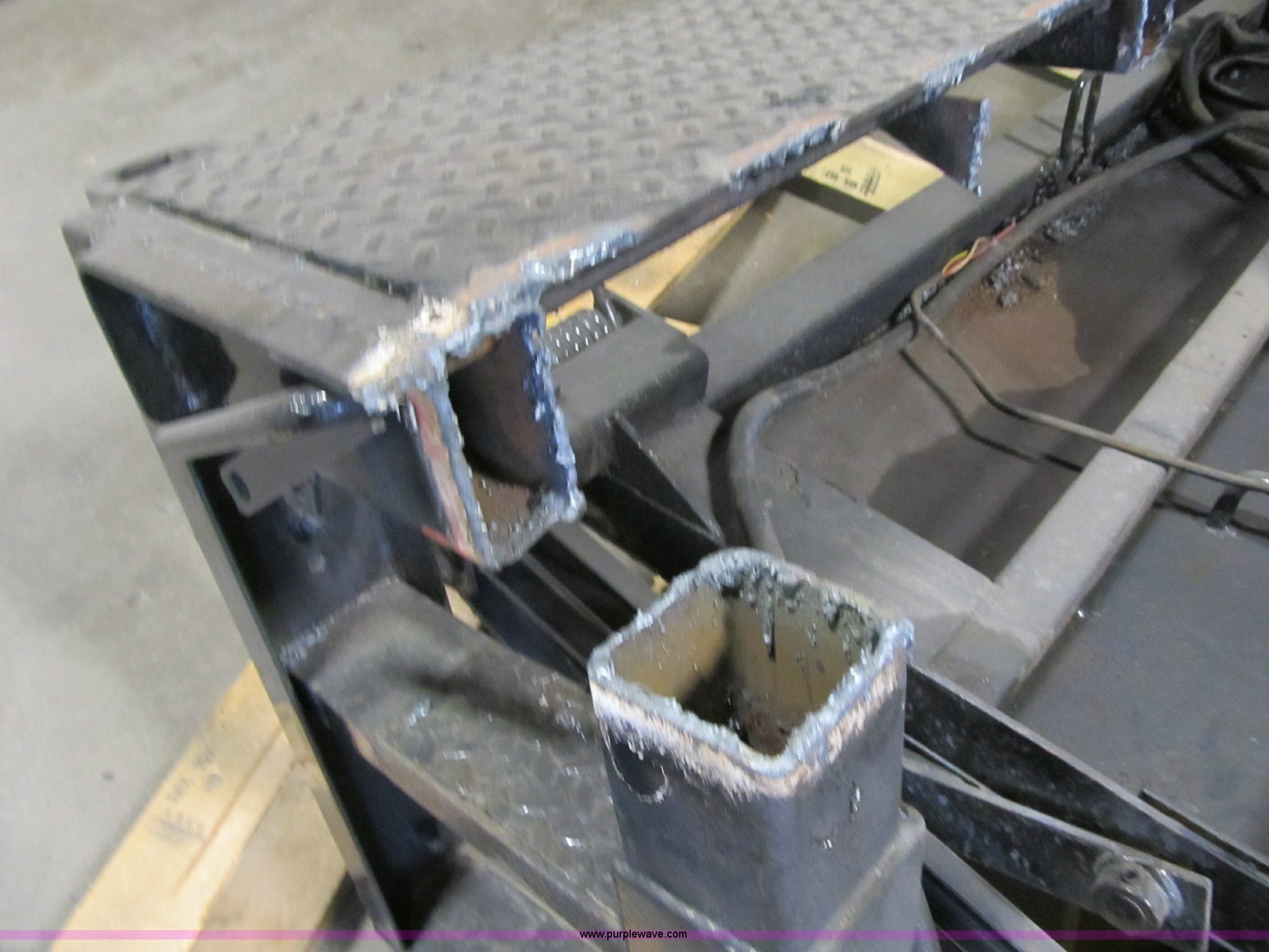 Tommy lift in Des Moines, IA Item 4143 sold Purple Wave