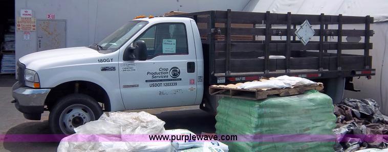 image for item 1000 2004 Ford F450 flatbed truck