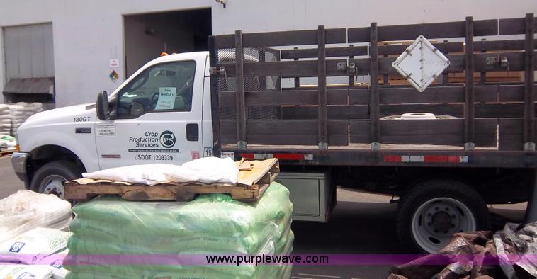 image for item 1000 2004 Ford F450 flatbed truck