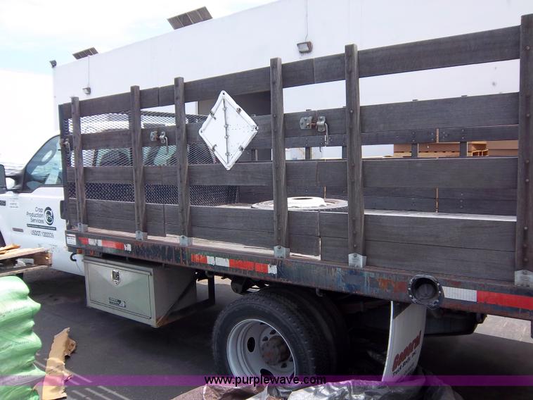 image for item 1000 2004 Ford F450 flatbed truck