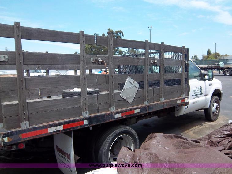 image for item 1000 2004 Ford F450 flatbed truck
