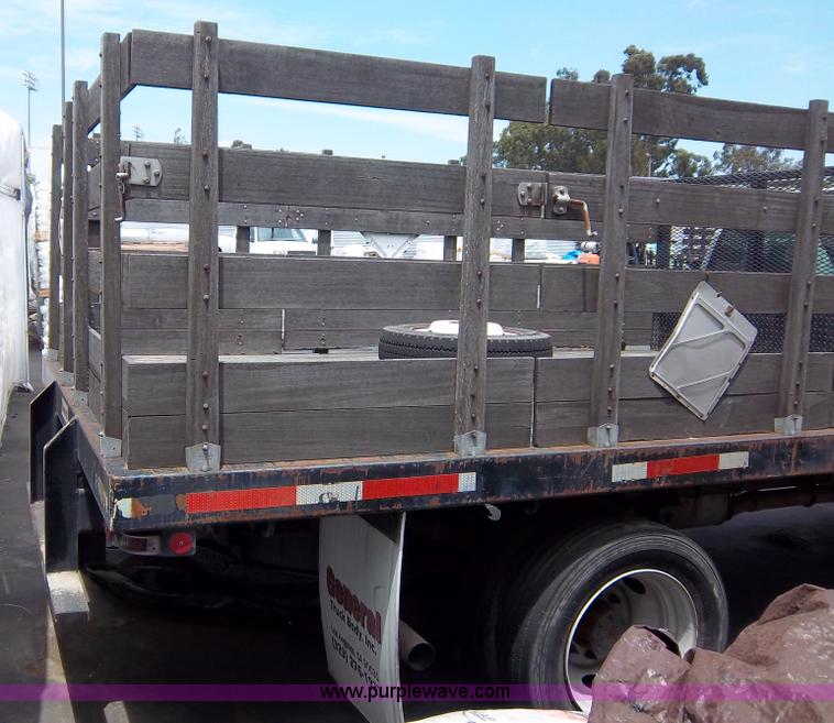 image for item 1000 2004 Ford F450 flatbed truck