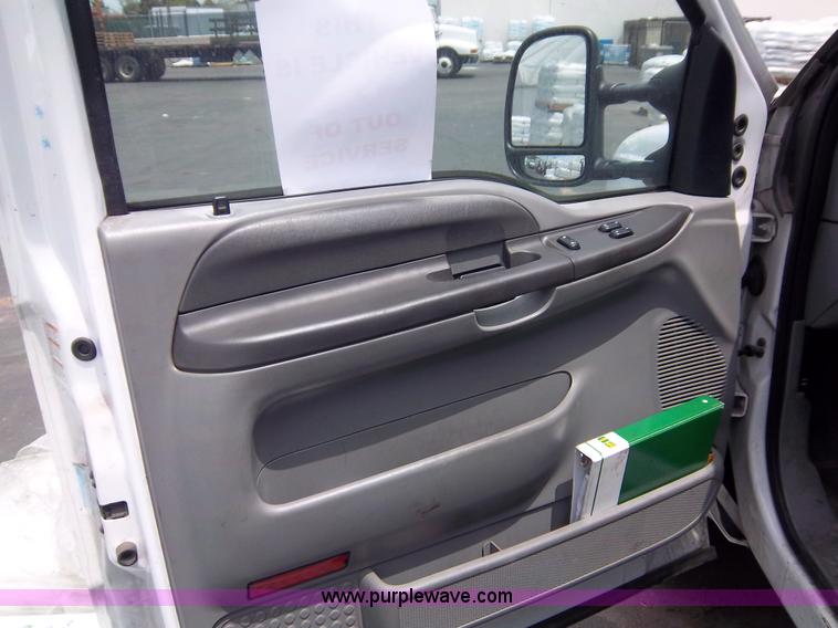 image for item 1000 2004 Ford F450 flatbed truck