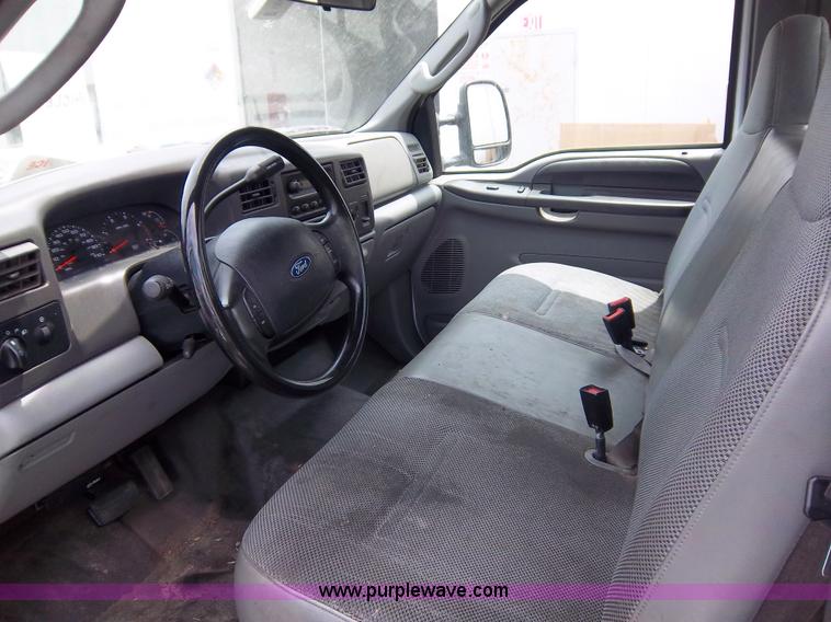 image for item 1000 2004 Ford F450 flatbed truck