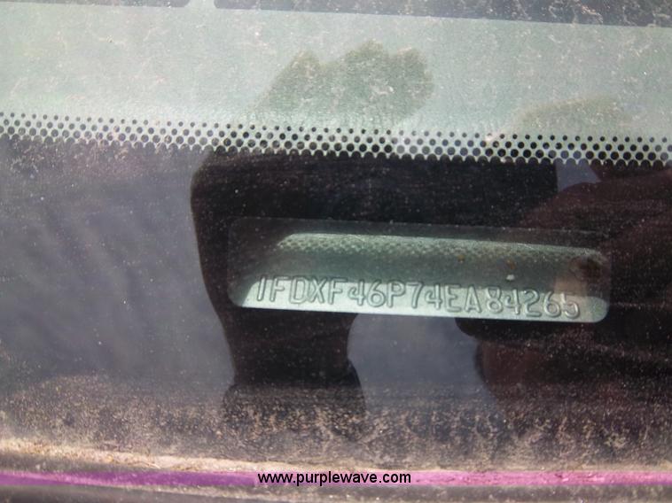 image for item 1000 2004 Ford F450 flatbed truck