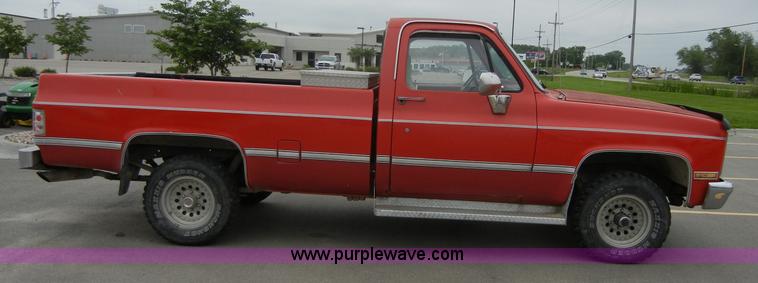 image for item 2361 1984 GMC K1500 High Sierra pickup truck