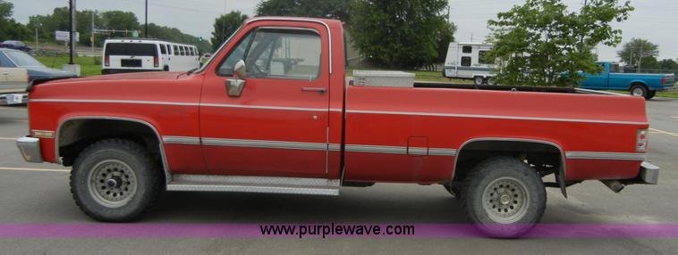 image for item 2361 1984 GMC K1500 High Sierra pickup truck