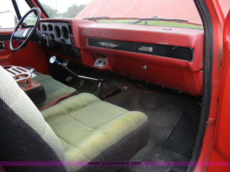 image for item 2361 1984 GMC K1500 High Sierra pickup truck