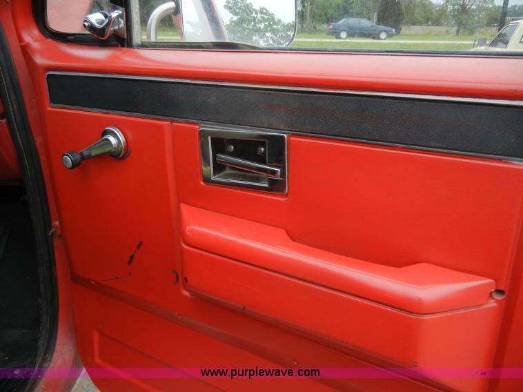 image for item 2361 1984 GMC K1500 High Sierra pickup truck