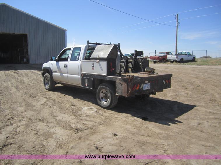 image for item 3064 2002 Chevrolet Silverado K2500HD extended cab pickup truck