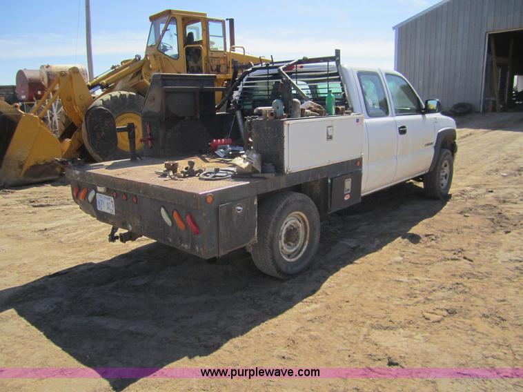 image for item 3064 2002 Chevrolet Silverado K2500HD extended cab pickup truck