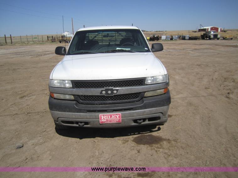 image for item 3064 2002 Chevrolet Silverado K2500HD extended cab pickup truck