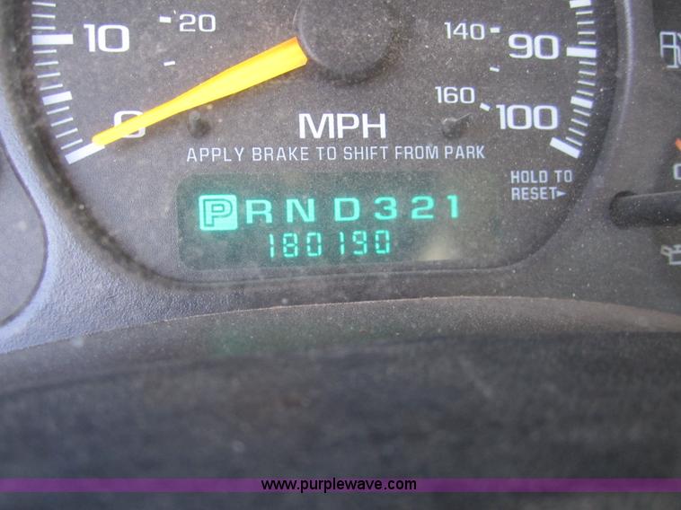 image for item 3064 2002 Chevrolet Silverado K2500HD extended cab pickup truck