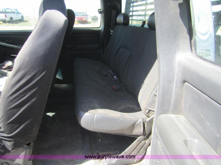 image for item 3064 2002 Chevrolet Silverado K2500HD extended cab pickup truck