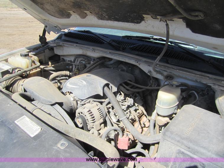 image for item 3064 2002 Chevrolet Silverado K2500HD extended cab pickup truck