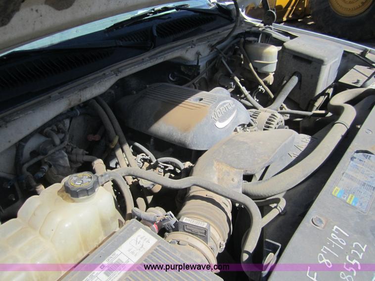 image for item 3064 2002 Chevrolet Silverado K2500HD extended cab pickup truck