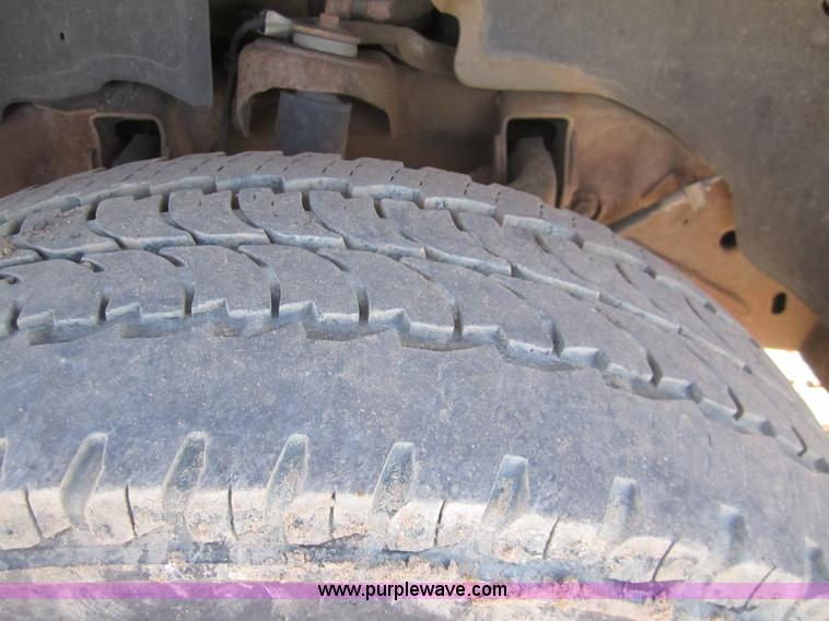 image for item 3064 2002 Chevrolet Silverado K2500HD extended cab pickup truck