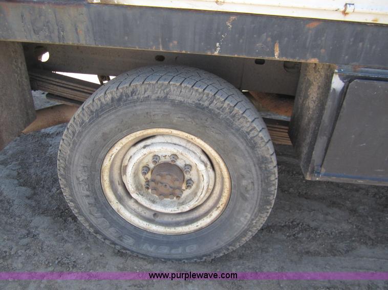 image for item 3064 2002 Chevrolet Silverado K2500HD extended cab pickup truck