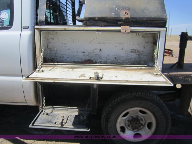 image for item 3064 2002 Chevrolet Silverado K2500HD extended cab pickup truck