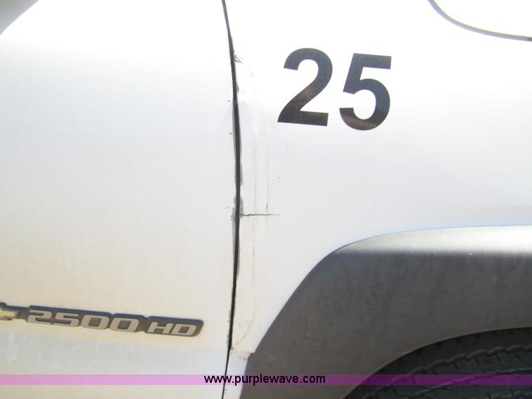 image for item 3064 2002 Chevrolet Silverado K2500HD extended cab pickup truck