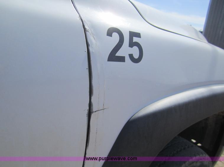 image for item 3064 2002 Chevrolet Silverado K2500HD extended cab pickup truck