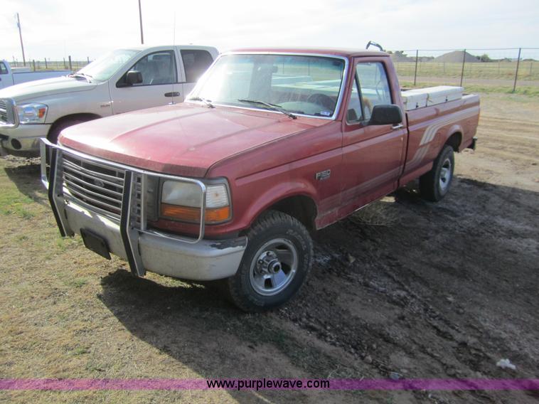 image for item 3065 1995 Ford F150 pickup truck