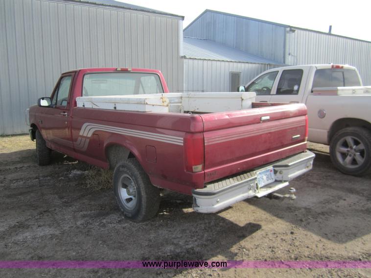 image for item 3065 1995 Ford F150 pickup truck