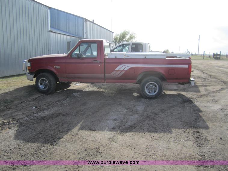 image for item 3065 1995 Ford F150 pickup truck