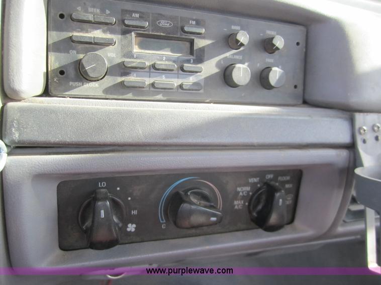 image for item 3065 1995 Ford F150 pickup truck