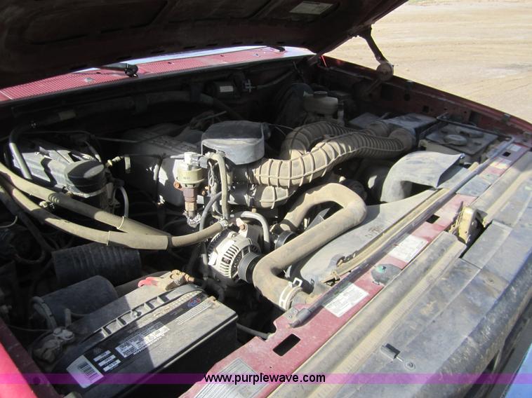 image for item 3065 1995 Ford F150 pickup truck