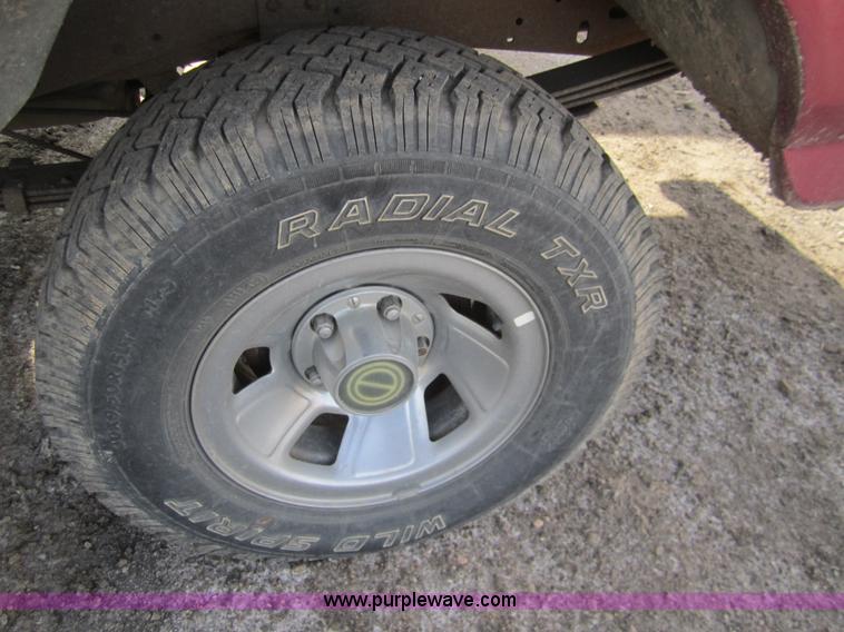 image for item 3065 1995 Ford F150 pickup truck