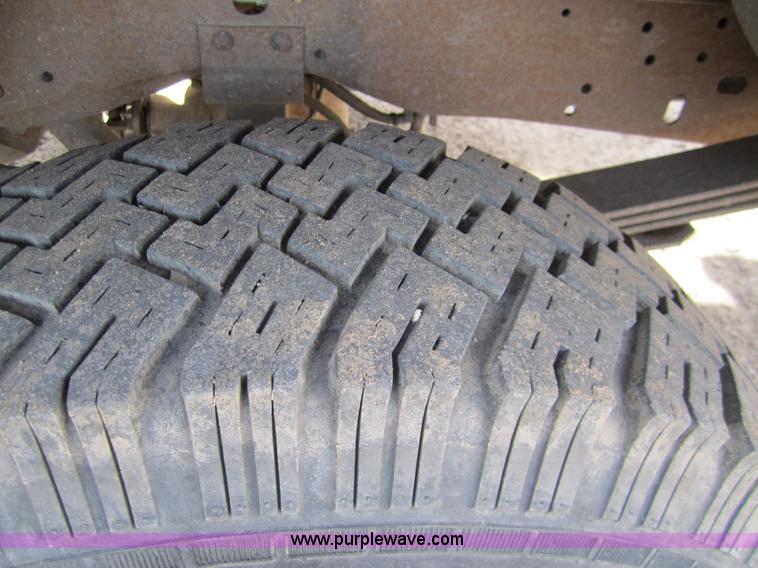 image for item 3065 1995 Ford F150 pickup truck