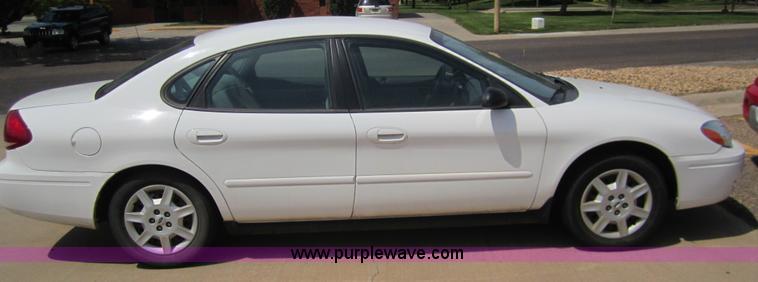 image for item 3068 2007 Ford Taurus SE