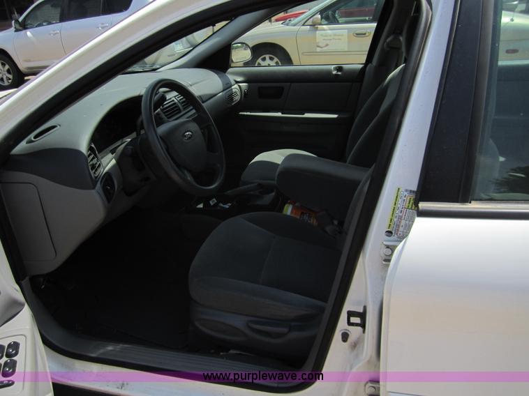 image for item 3068 2007 Ford Taurus SE